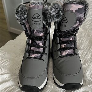 Earlde Women's Gray & Pink Winter Boot with Faux Fur Trim